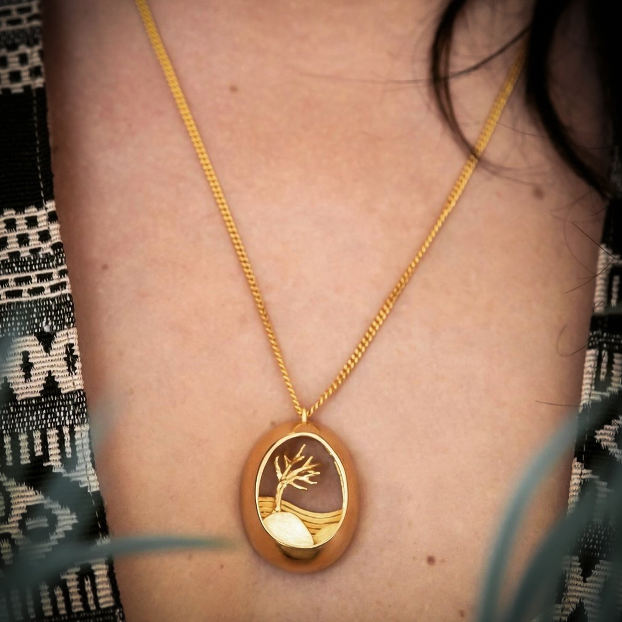 תליון ״האי״