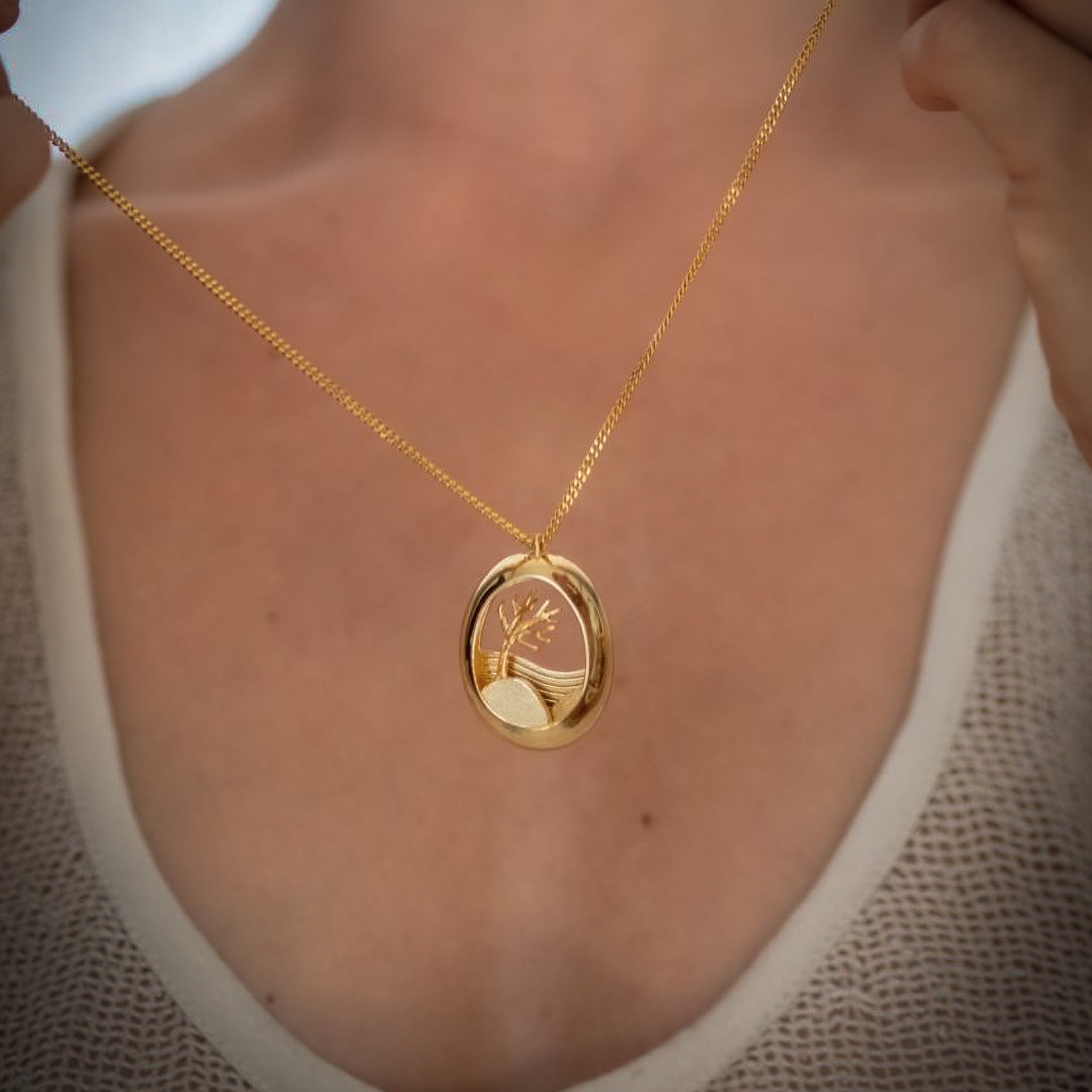 תליון ״האי״