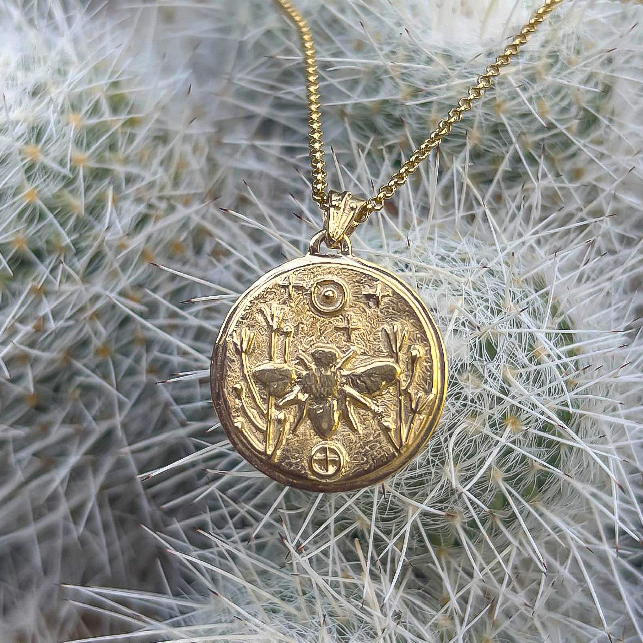 תליון דבורה – סדרת הטוטם