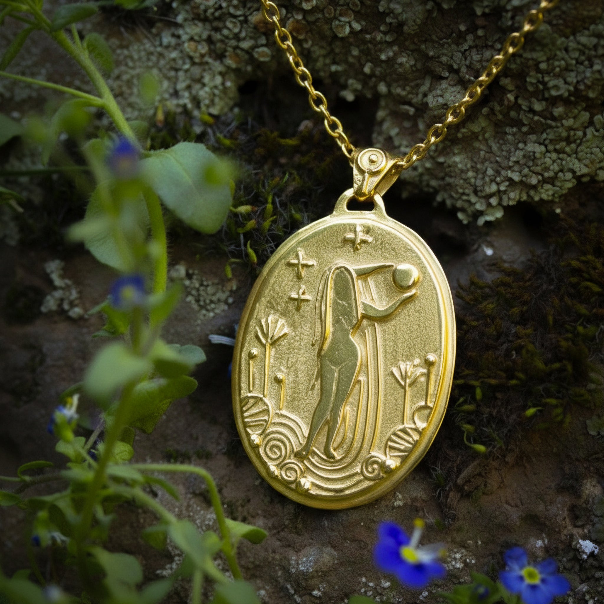 תליון אלת ירח