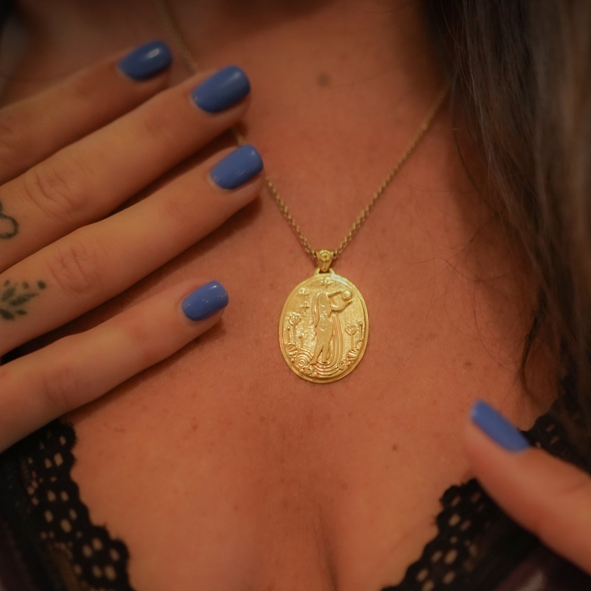 תליון אלת ירח